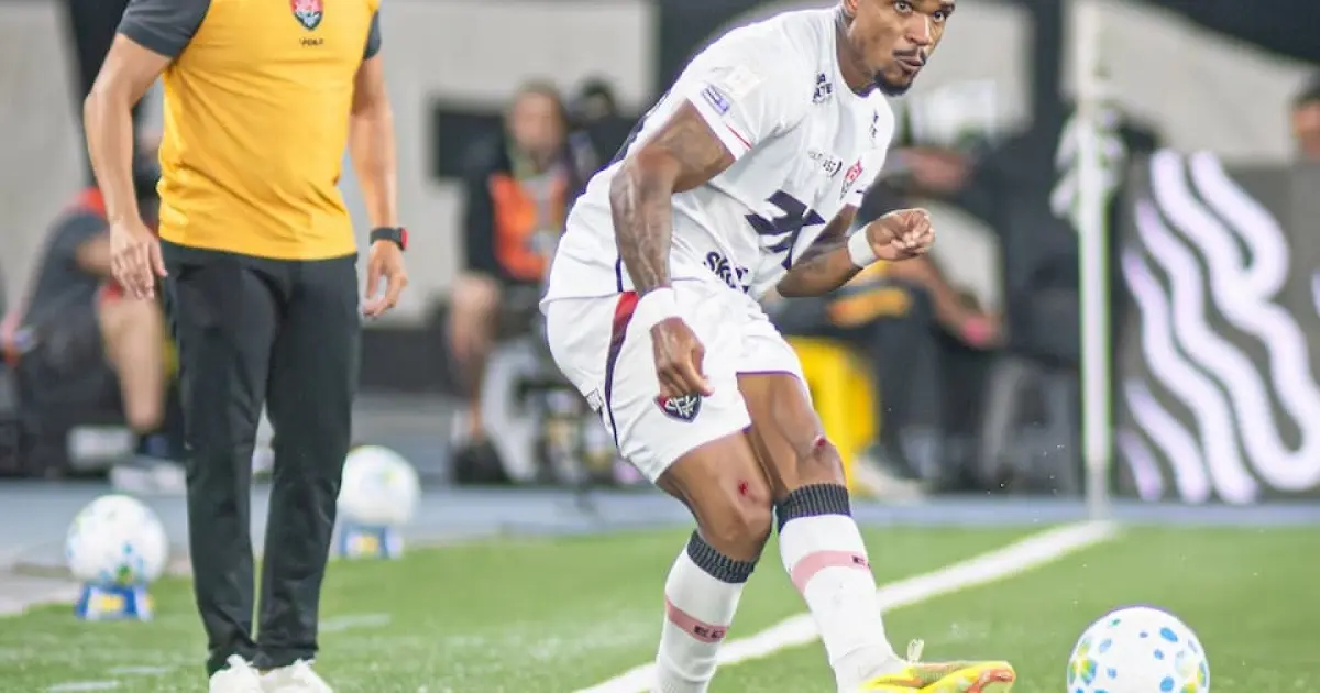 Jair Ventura defende improvisação de Jamerson na lateral direita e chama críticas de “covardia”.